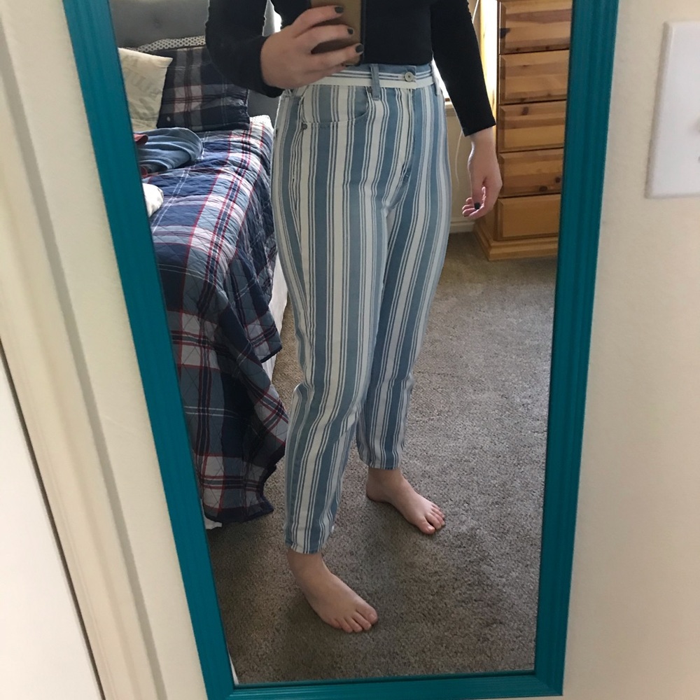 Size 10 American Eagle mom jeans